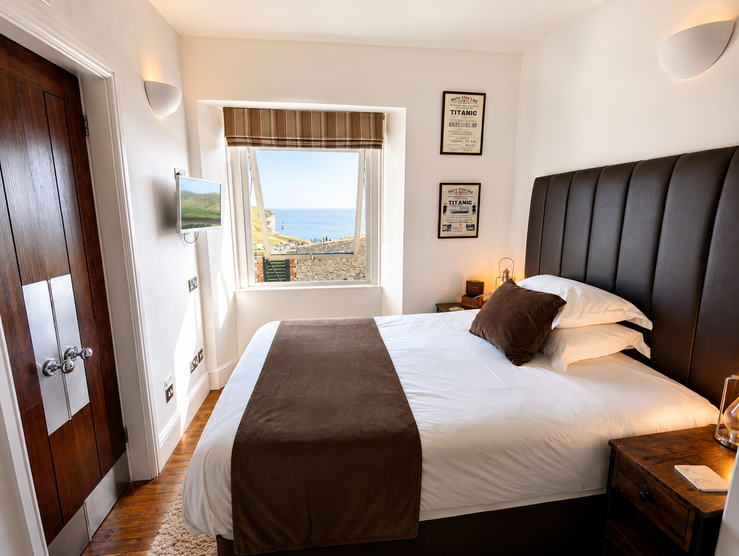 Belle Tout Lighthouse B&B, Captain's Cabin en-suite double room